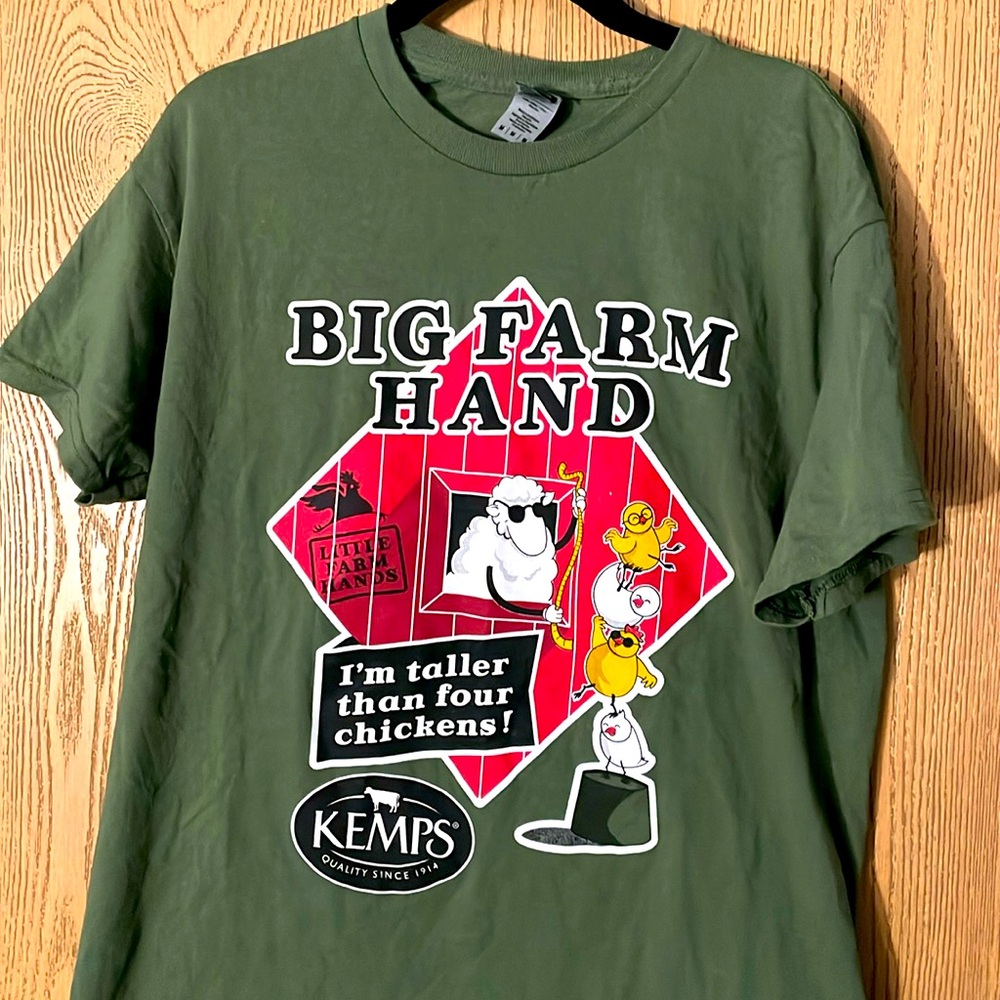 “I’m taller than four chickens!” Kemps T-Shirt